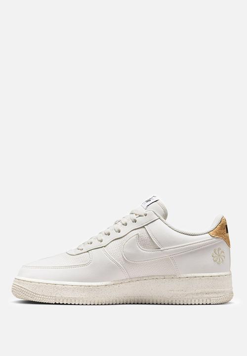 Nike - Air Force 1 '07 LV8