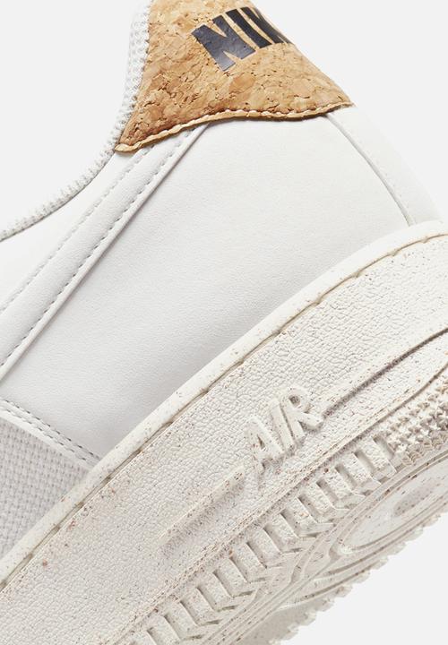 Nike - Air Force 1 '07 LV8