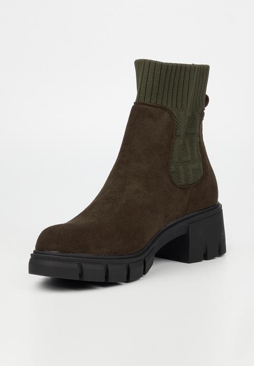 Butterfly Feet - Croyden 1 sock boot - olive