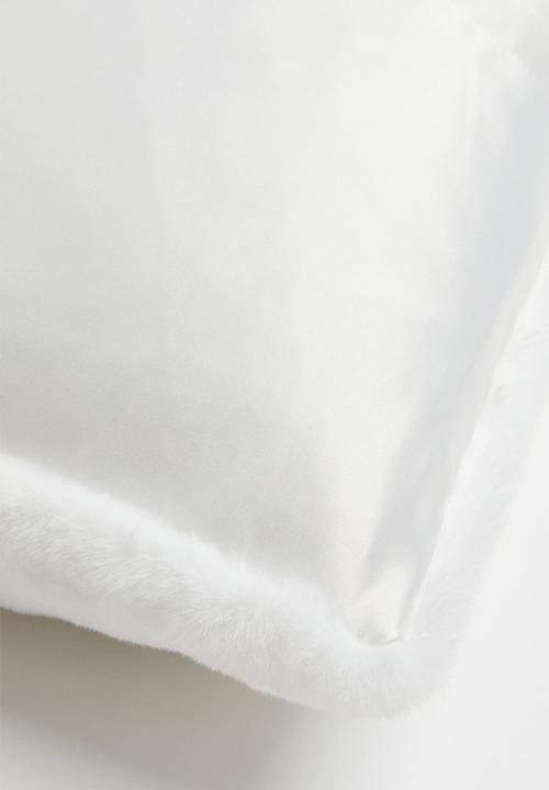 H&M - Fluffy cushion cover - white
