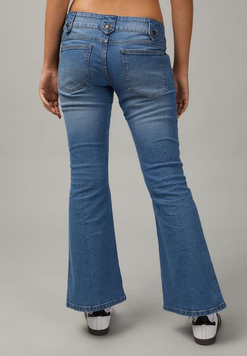 Factorie - Low rise kick flare jean - mid blue/heavy whiskers