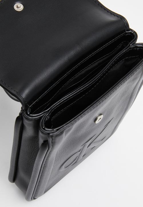 Calvin Klein - Sculpted ns phone cb pipping - black