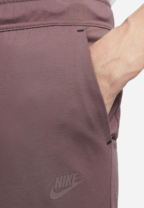 Nike - M Nike tech lightweight jogger - plum eclipse