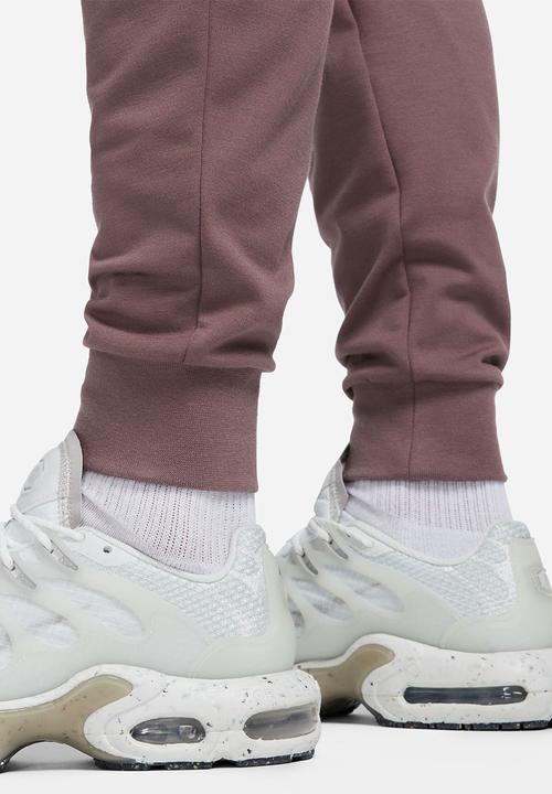 Nike - M Nike tech lightweight jogger - plum eclipse
