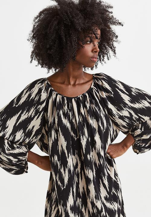 H&M - Balloon-sleeved crêpe dress - black/patterned