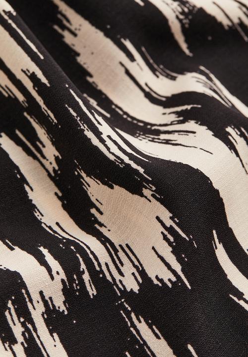 H&M - Balloon-sleeved crêpe dress - black/patterned