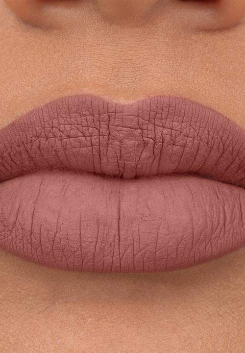 essence - 8H Matte Liquid Lipstick 02 - Silky Hazelnut