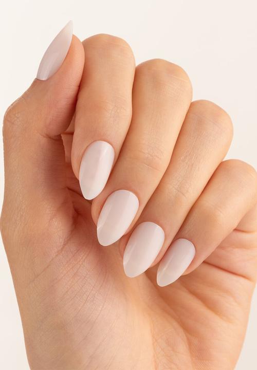 essence - nails in style 15