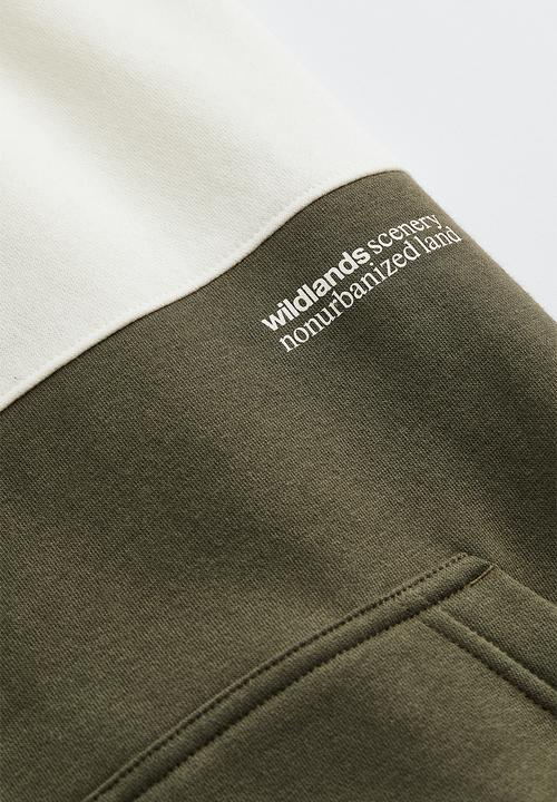 H&M - Relaxed fit hoodie - khaki green/block-coloured