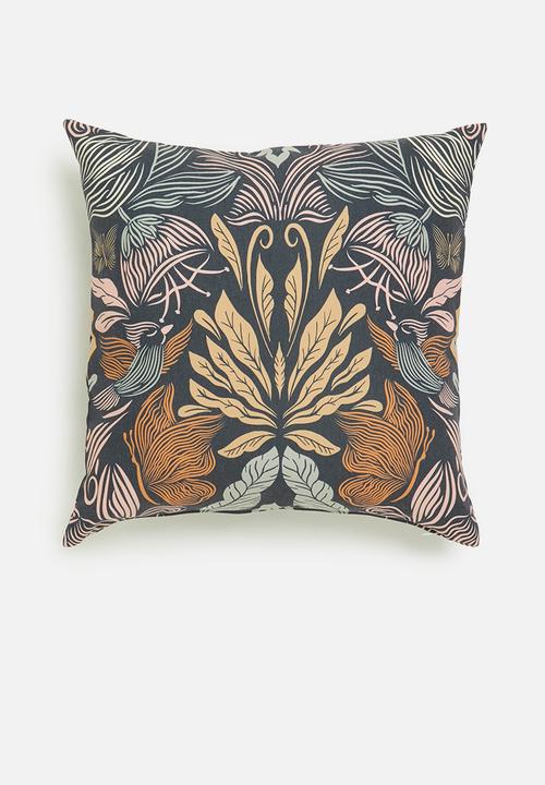 Fabric Bank  - Fanstay world cushion cover - floral