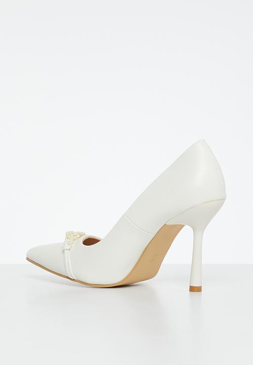 Superbalist - Josie court heel - off white