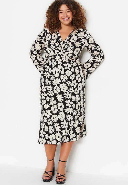 Trendyol - Plus twisted bodice dress - black/white 