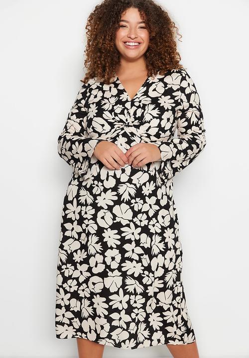 Trendyol - Plus twisted bodice dress - black/white 