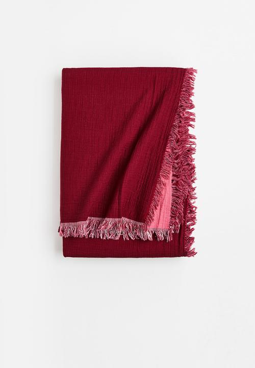 H&M - Fringed cotton muslin bedspread - red/pink