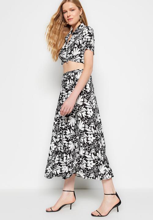 Trendyol - Tropics midi skirt - black