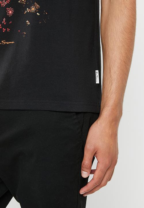 Ben Sherman - Floral flag tee shirt - black