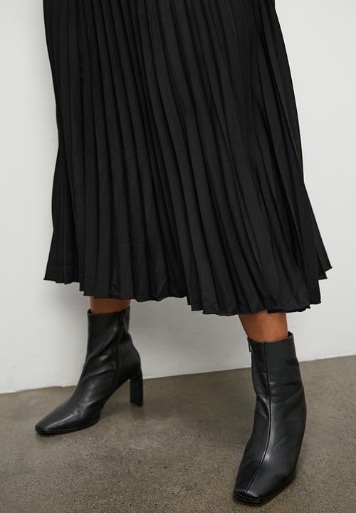 Superbalist - Modaxi pleated skirt - black