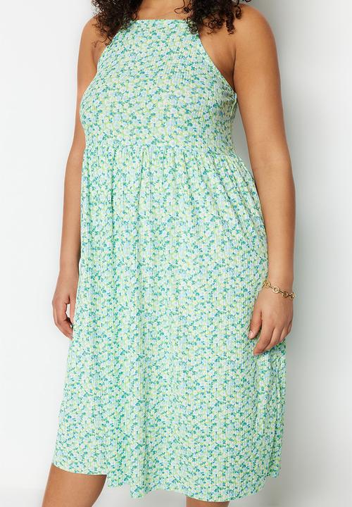 Trendyol - Plus high neck floral dress - green
