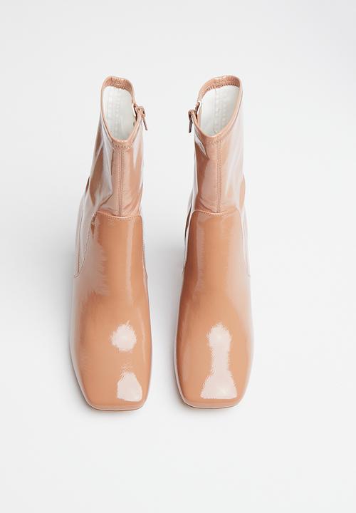 Call It Spring - Tamera patent boot - beige