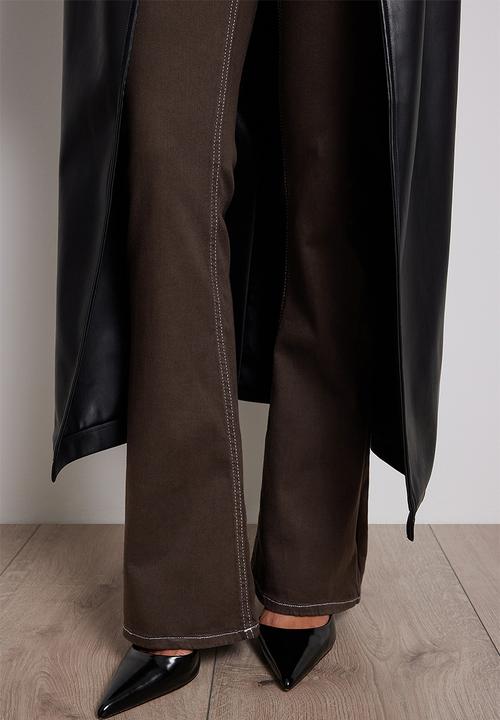 NA-KD - Contrast seam bootcut jeans - brown