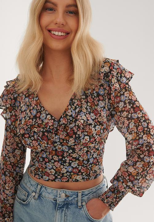 NA-KD - Open back frill blouse - black/flower print