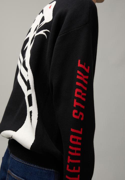 Cotton On - Oversize crew knit - black/snake
