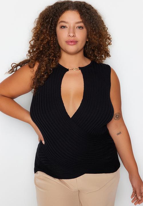 Trendyol - Plus deep v-neck knit top - black