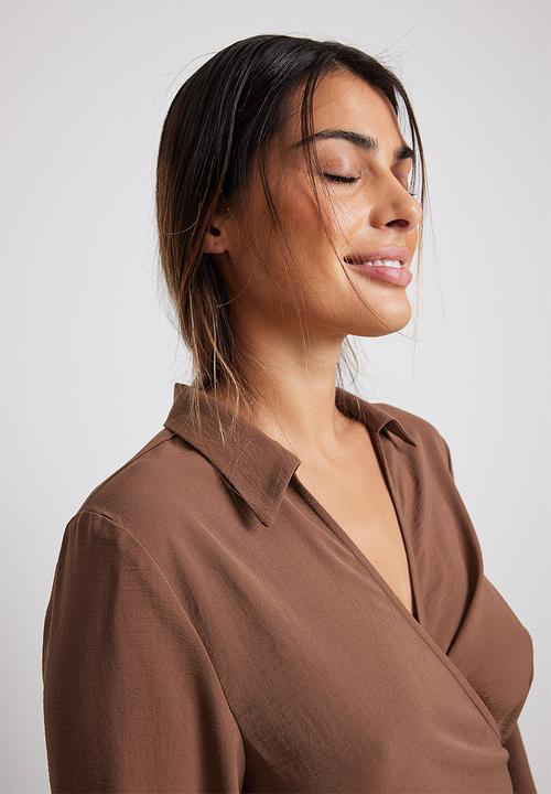 NA-KD - Tie front long sleeve blouse - brown