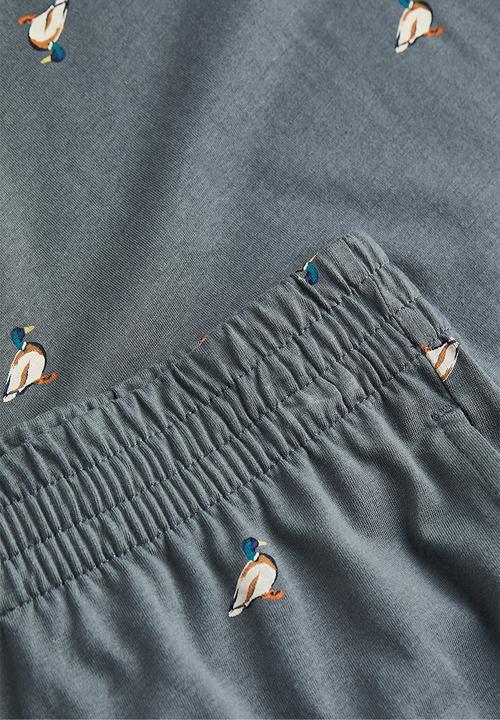 H&M - Regular fit pyjama t-shirt and shorts - grey/duck