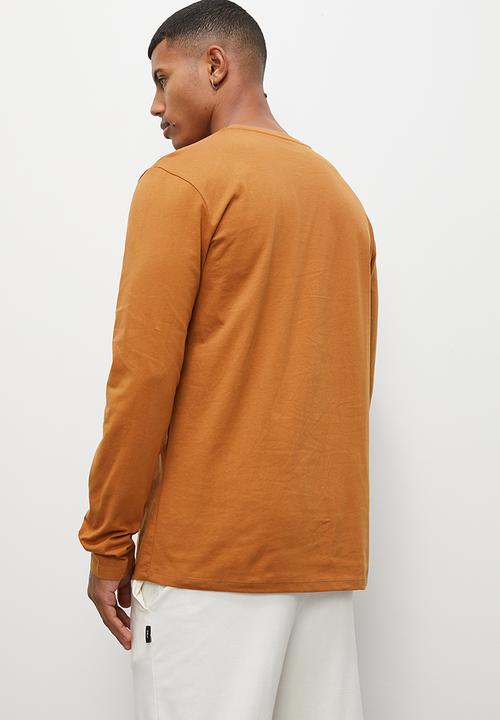 Superbalist - Graphic print long sleeve sleep tee - caramel