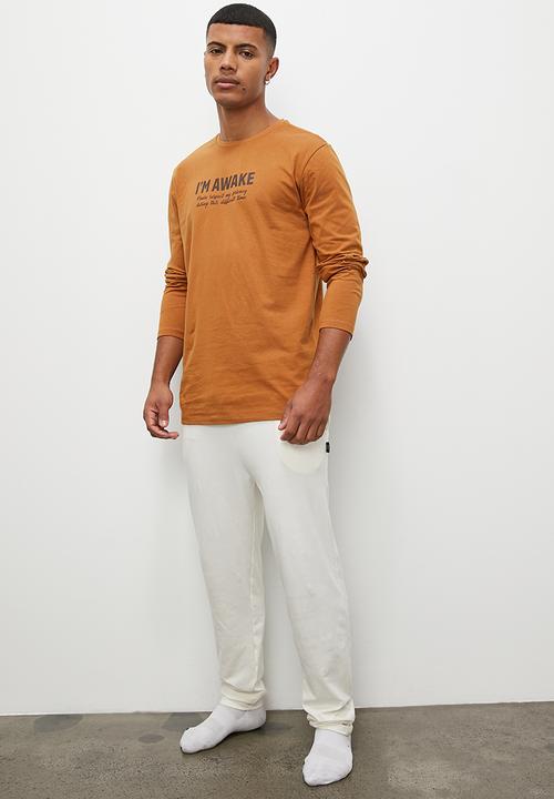 Superbalist - Graphic print long sleeve sleep tee - caramel