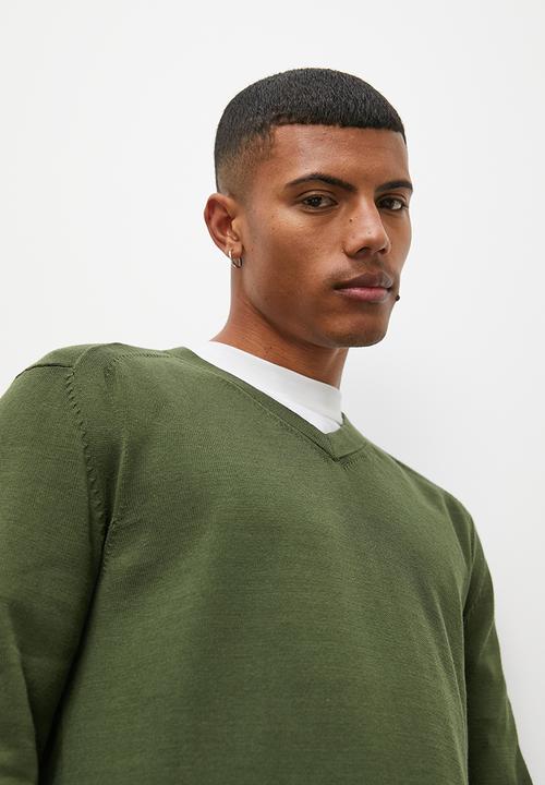 Superbalist - Slim fit long sleeve v-neck knit - fatigue