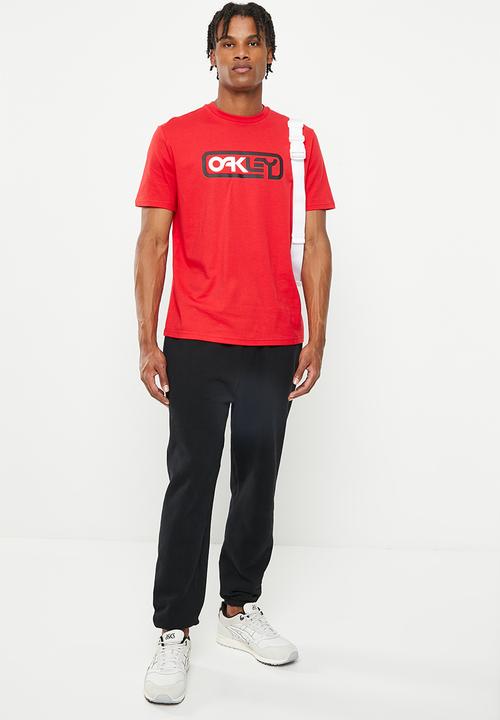 Oakley - Locked in b1b tee - red line