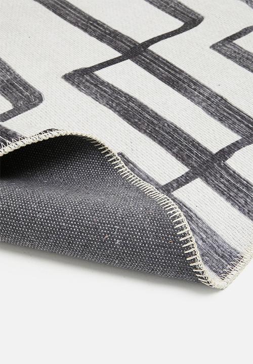 Hertex Fabrics - Angle round rug - black