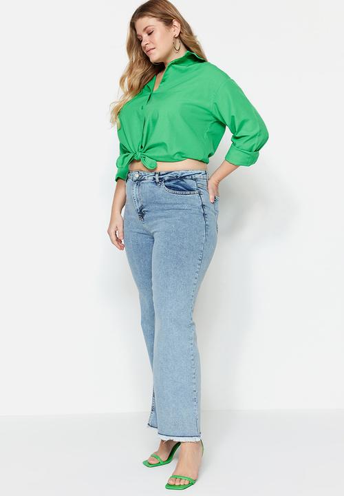 Trendyol - Plus frayed bootleg jeans - light blue