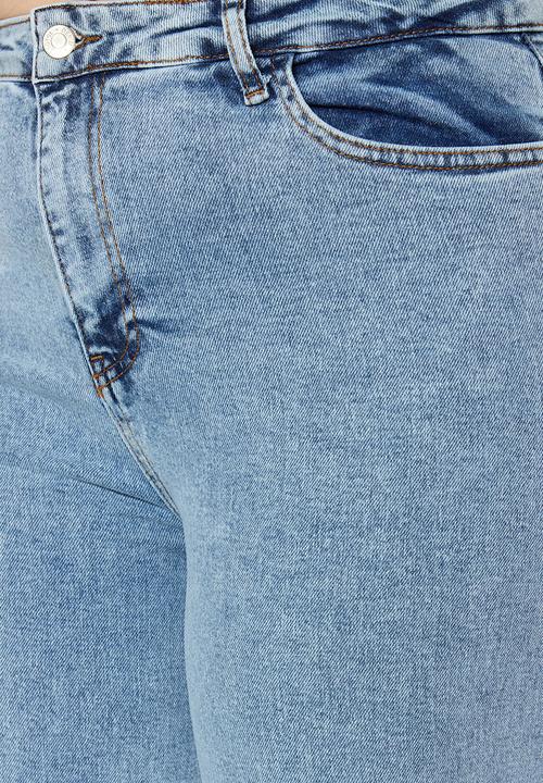 Trendyol - Plus frayed bootleg jeans - light blue