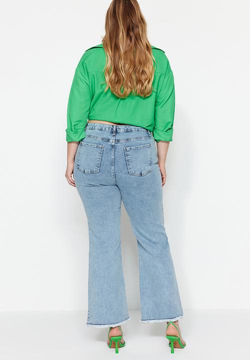 Trendyol - Plus frayed bootleg jeans - light blue