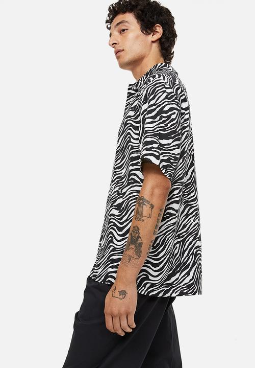 H&M - Regular fit lyocell short-sleeved shirt - white/zebra print