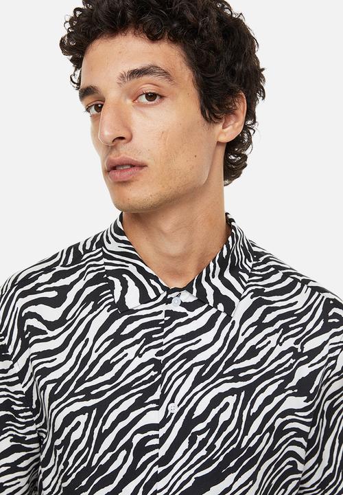 H&M - Regular fit lyocell short-sleeved shirt - white/zebra print