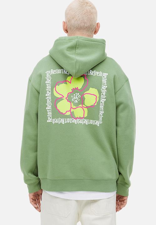 H&M - Relaxed fit printed hoodie - dusty green/restart refresh