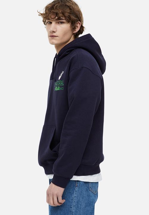 H&M - Relaxed fit printed hoodie - dark blue/pear
