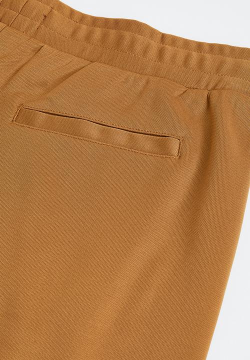 H&M - Regular fit dressy joggers - dark beige/w