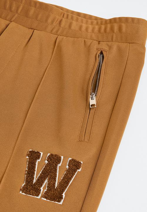 H&M - Regular fit dressy joggers - dark beige/w