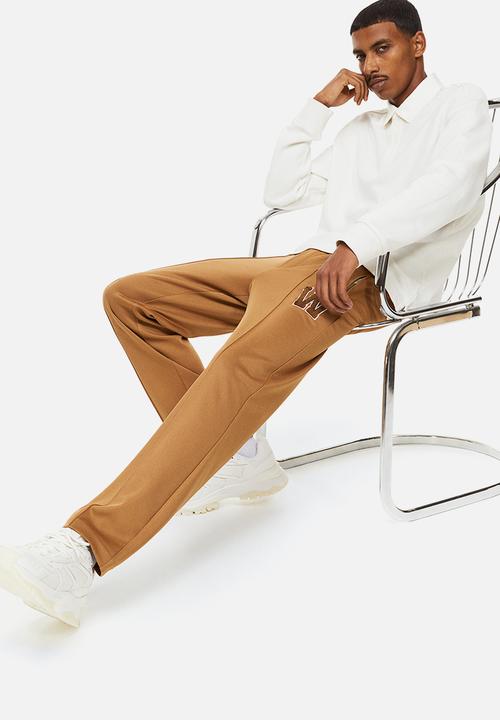 H&M - Regular fit dressy joggers - dark beige/w