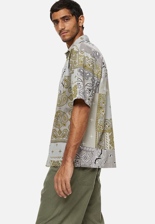 H&M - Relaxed fit short-sleeved shirt - beige/paisley-patterned