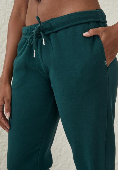 Cotton On - Plush gym track pant - pine tree 