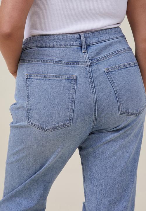 Cotton On - Plus stretch mom jean - bells blue rip