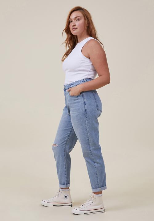 Cotton On - Plus stretch mom jean - bells blue rip