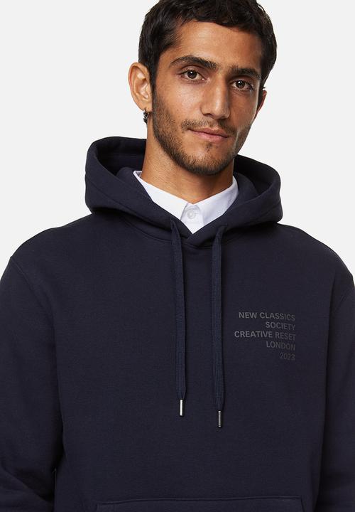 H&M - Regular fit printed hoodie - navy blue/new classics