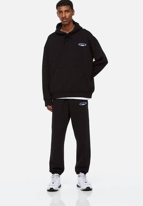 H&M - Relaxed fit printed sweatpants - black/boring pals
